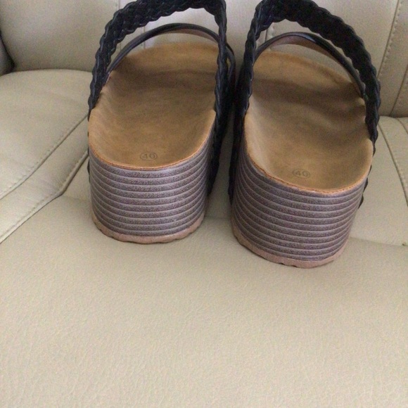 Never worn criss cross strap sandals - Picture 3 of 6